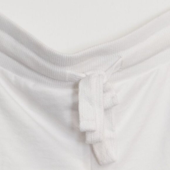 Disney Size XL(15/17) Womens White Cotton Shorts W/ Mickey & Friends Print Adjus - Picture 2 of 8